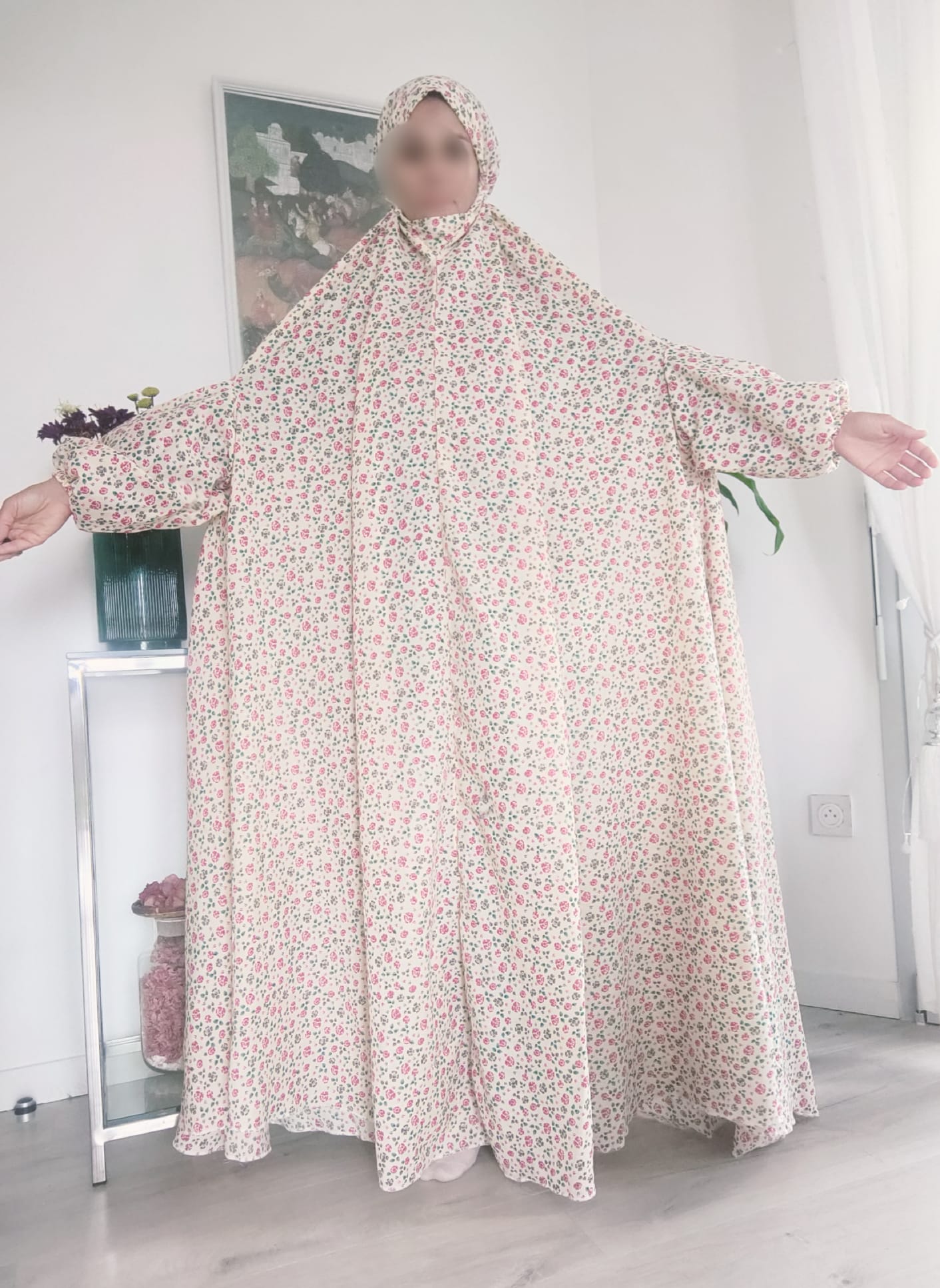 Abaya Rawda – Abaya de prière beige rose et vert fleurie