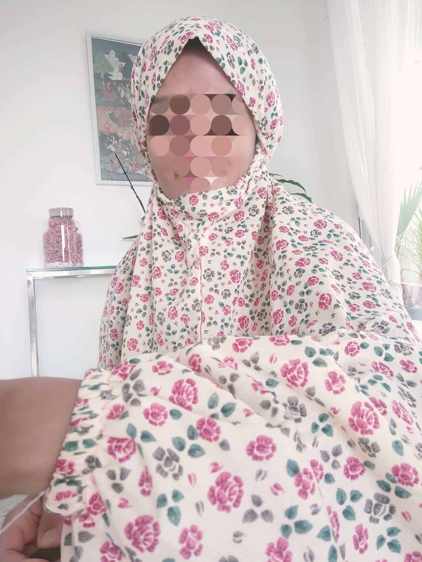 Abaya Rawda – Abaya de prière beige rose et vert fleurie