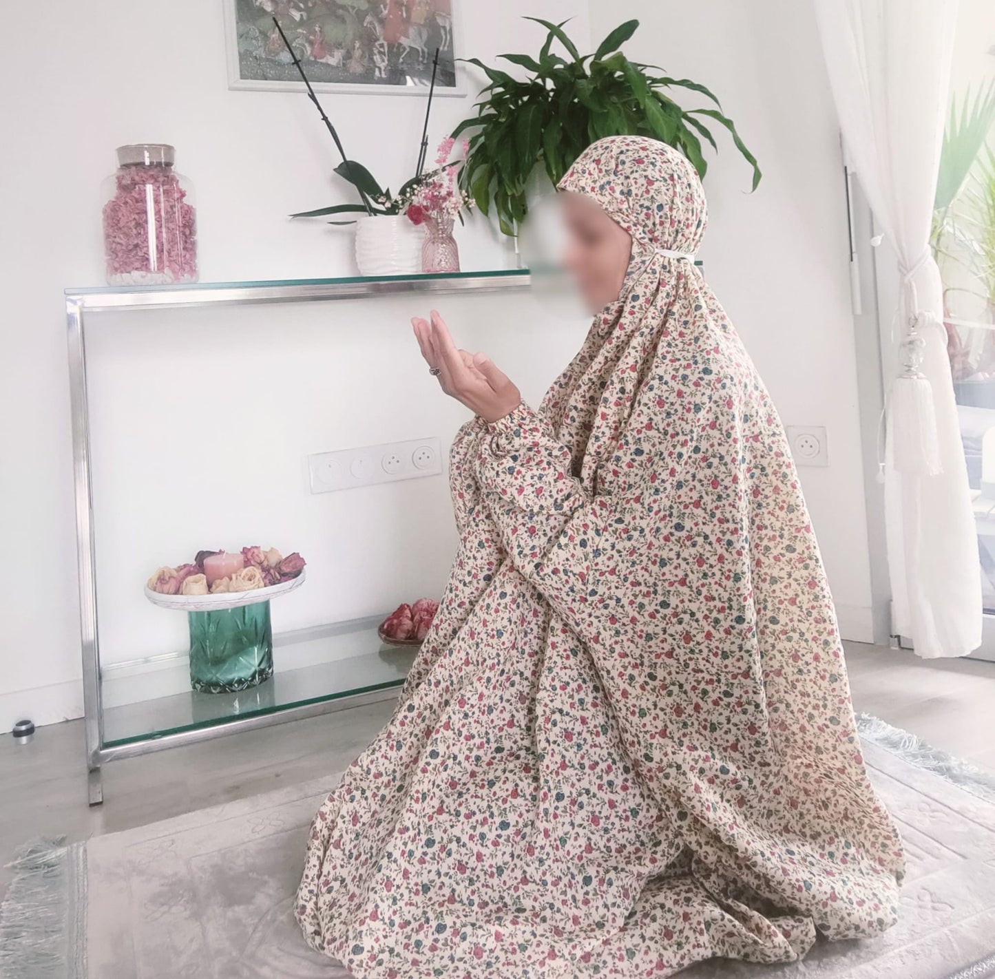Abaya Rawda – Abaya de prière beige rose et vert fleurie