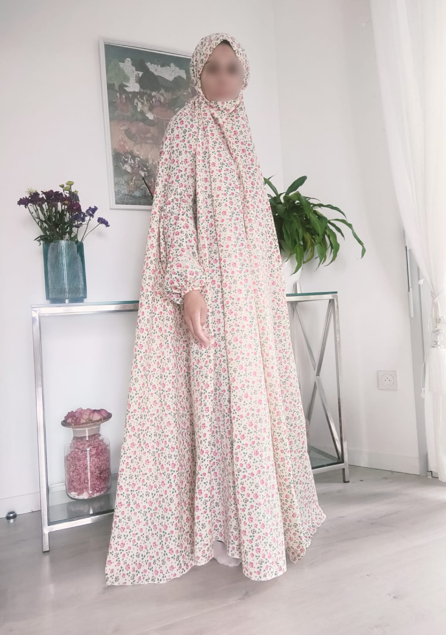 Abaya Rawda – Abaya de prière beige rose et vert fleurie