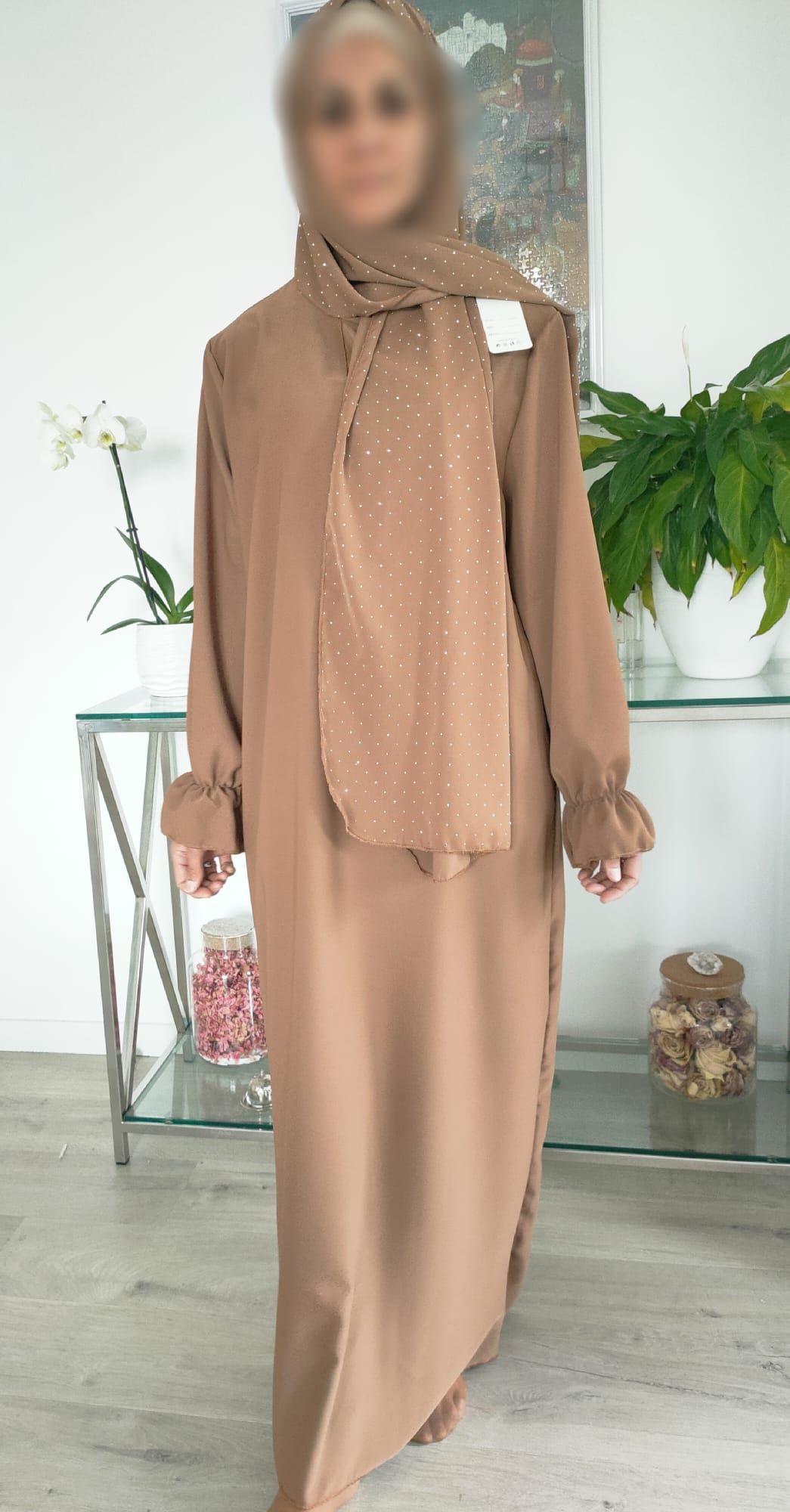 Abaya voile intégré et strass – Élégante, pratique et raffinée