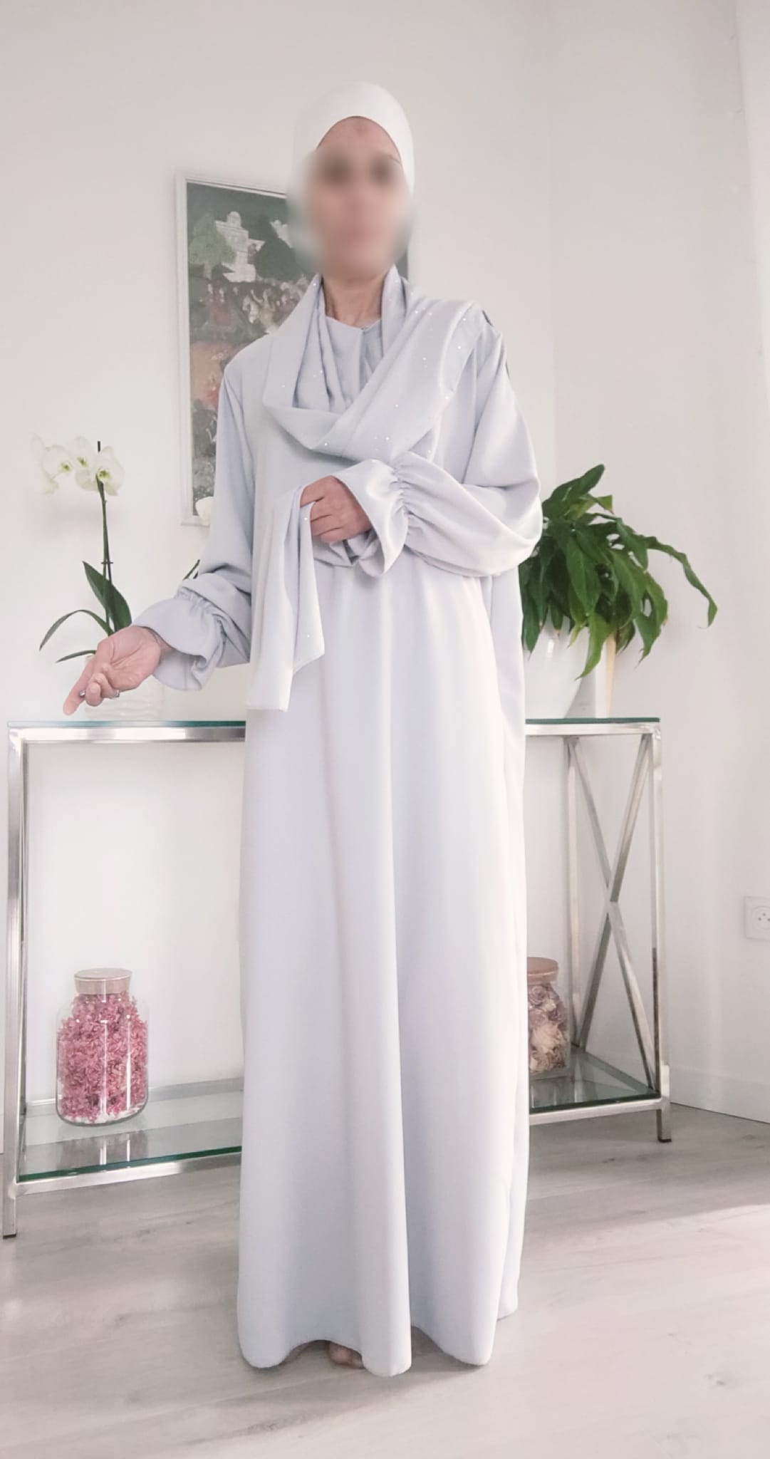 Abaya voile intégré et strass – Élégante, pratique et raffinée