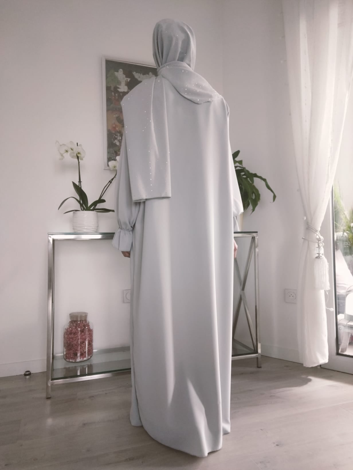 Abaya voile intégré et strass – Élégante, pratique et raffinée