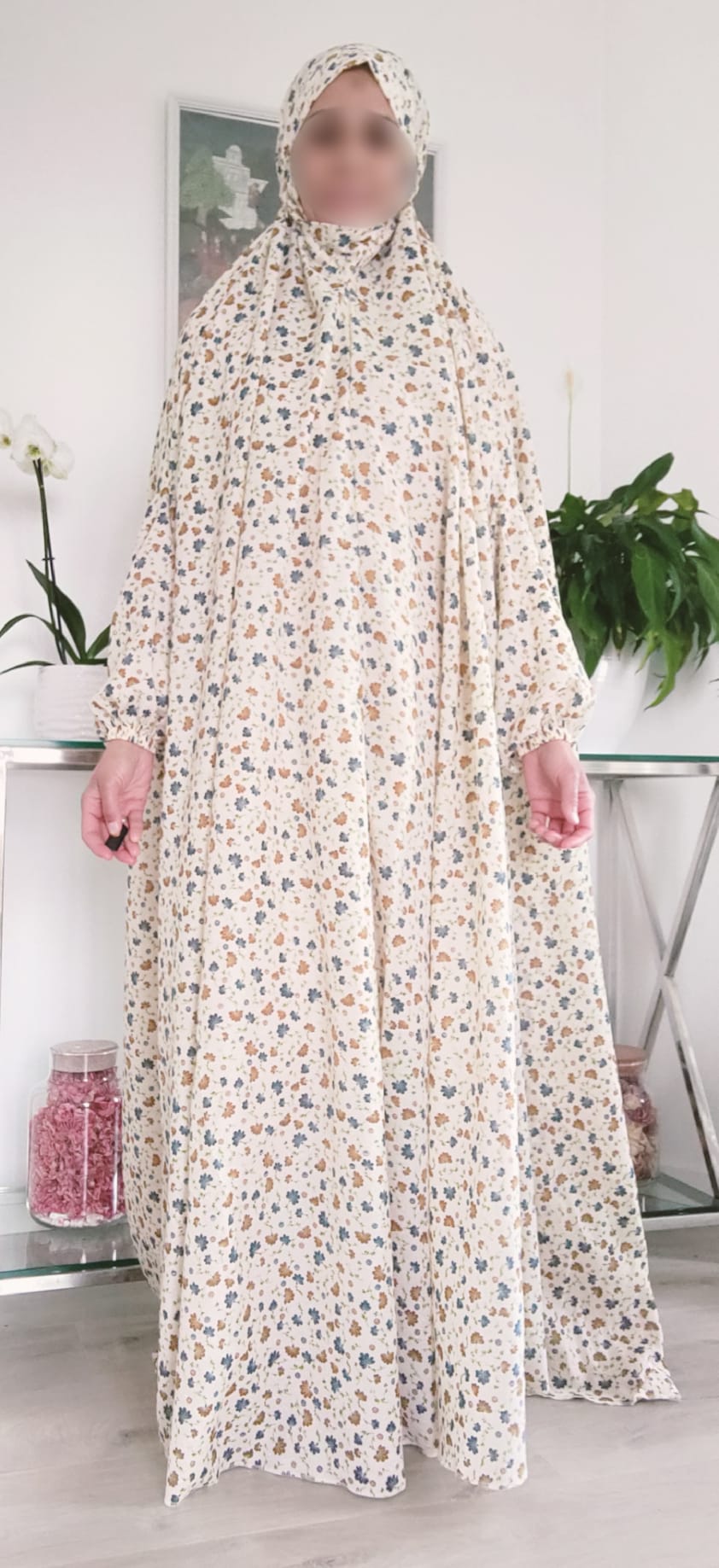 Abaya Rawda – Abaya de prière fleurie beige et bleu en coton léger