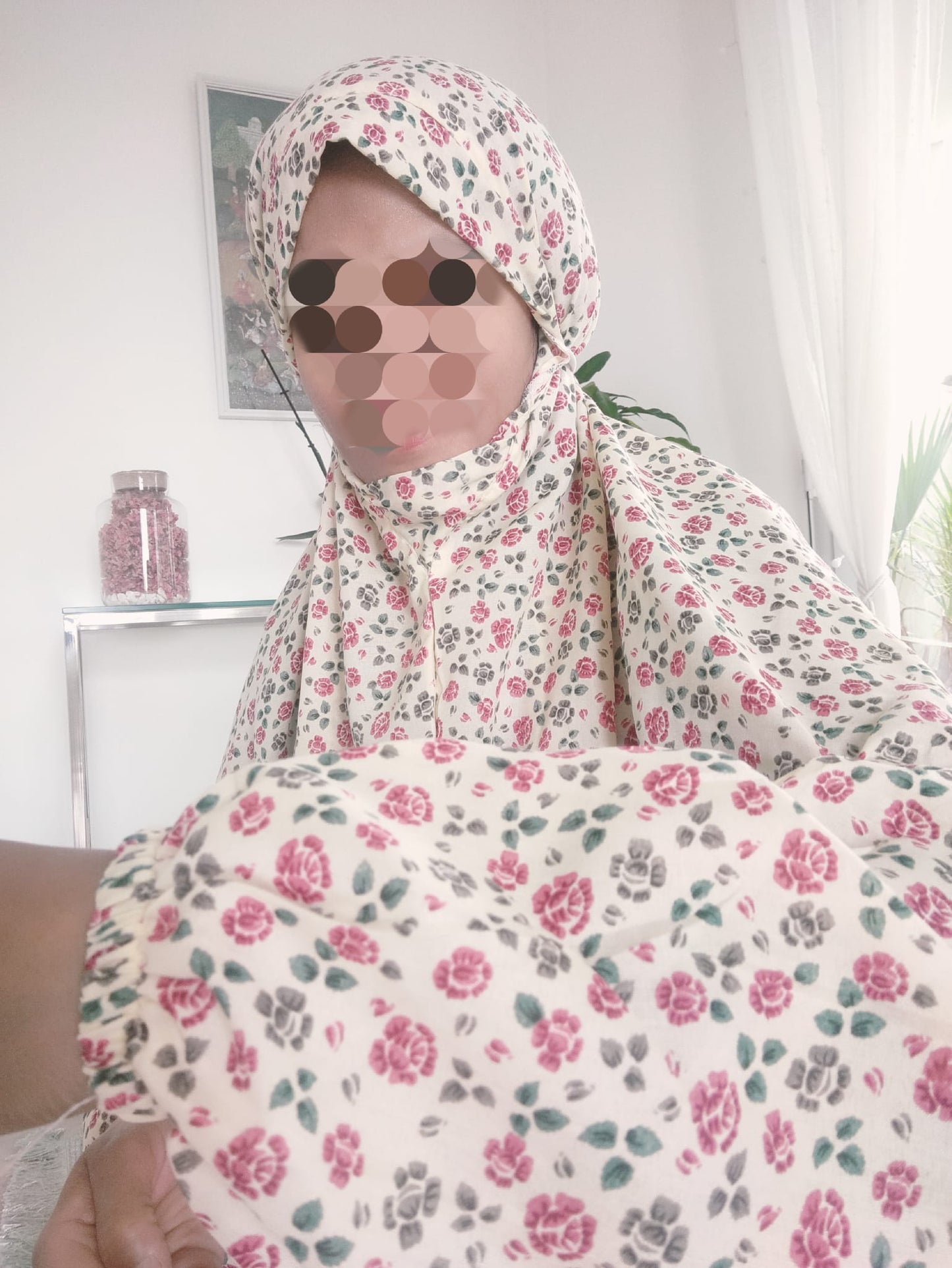 Abaya Rawda – Abaya de prière beige rose et vert fleurie