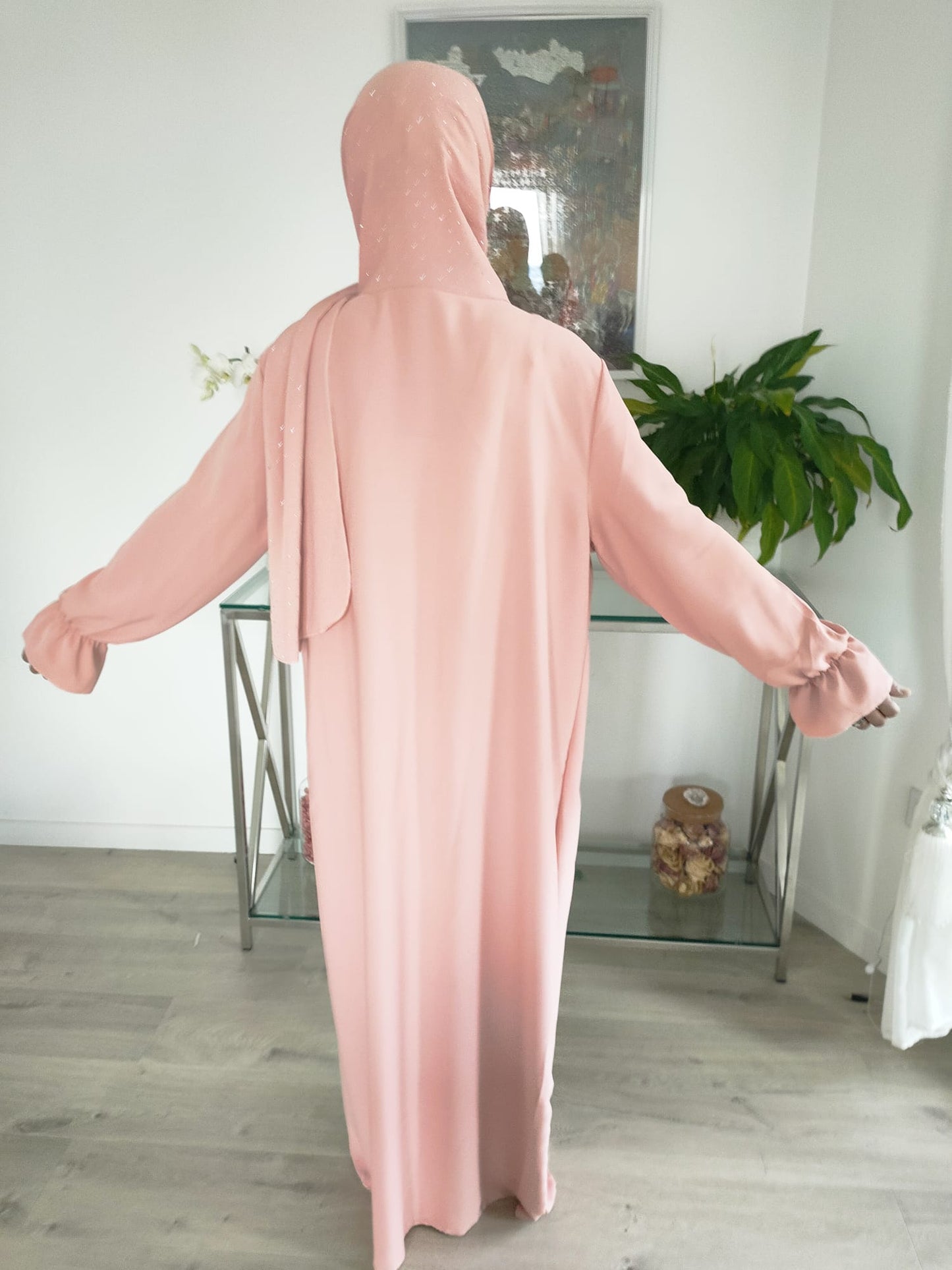 Abaya voile intégré et strass – Élégante, pratique et raffinée