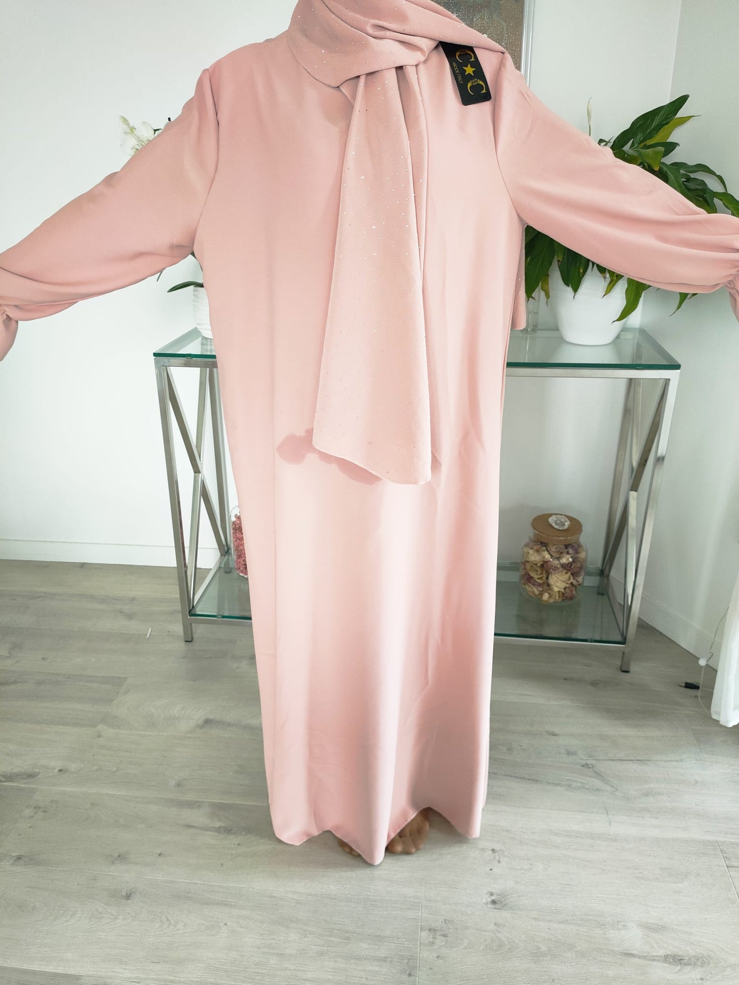 Abaya voile intégré et strass – Élégante, pratique et raffinée