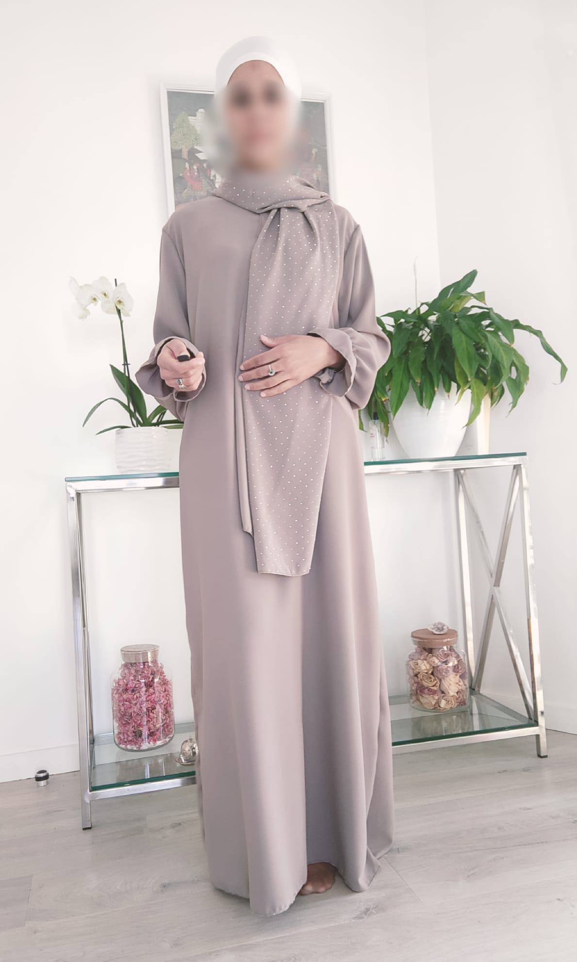 Abaya voile intégré et strass – Élégante, pratique et raffinée