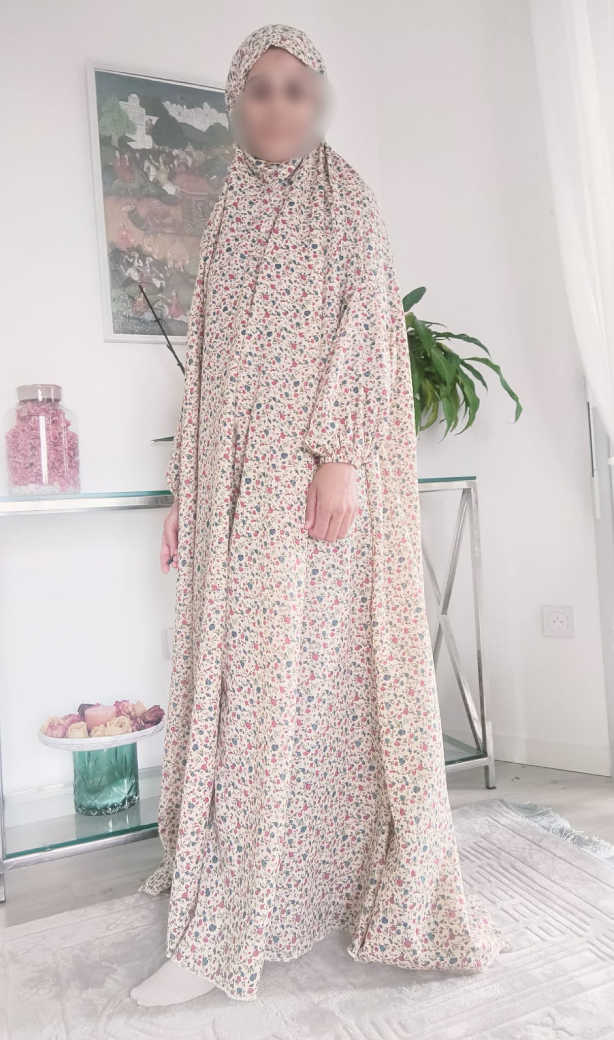 Abaya Rawda – Abaya de prière beige rose et bleu fleurie