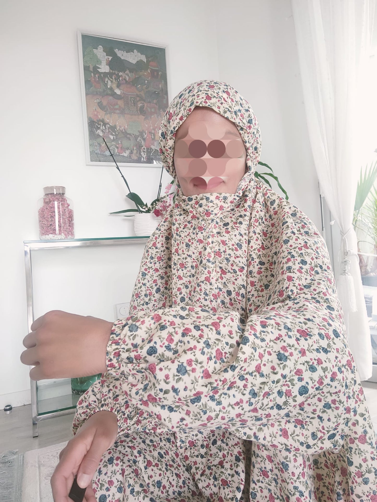 Abaya Rawda – Abaya de prière beige rose et bleu fleurie