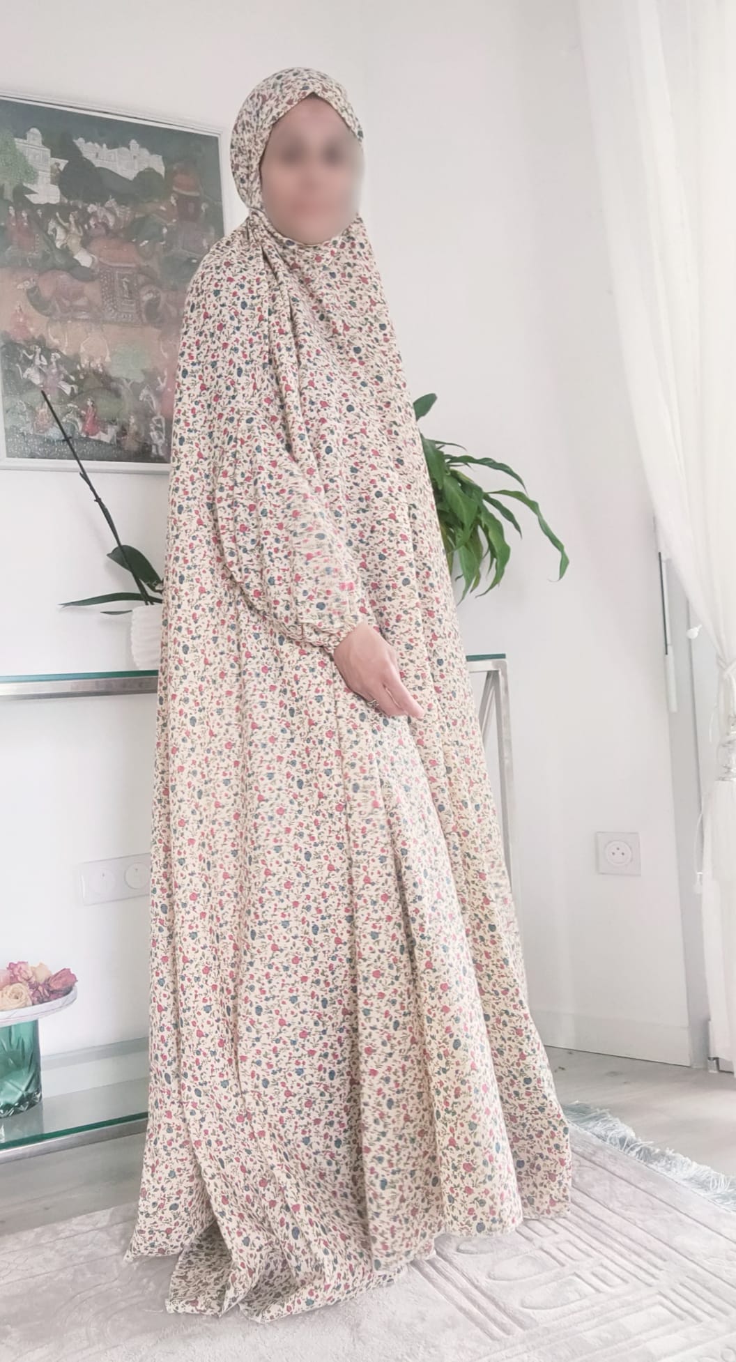 Abaya Rawda – Abaya de prière beige rose et bleu fleurie